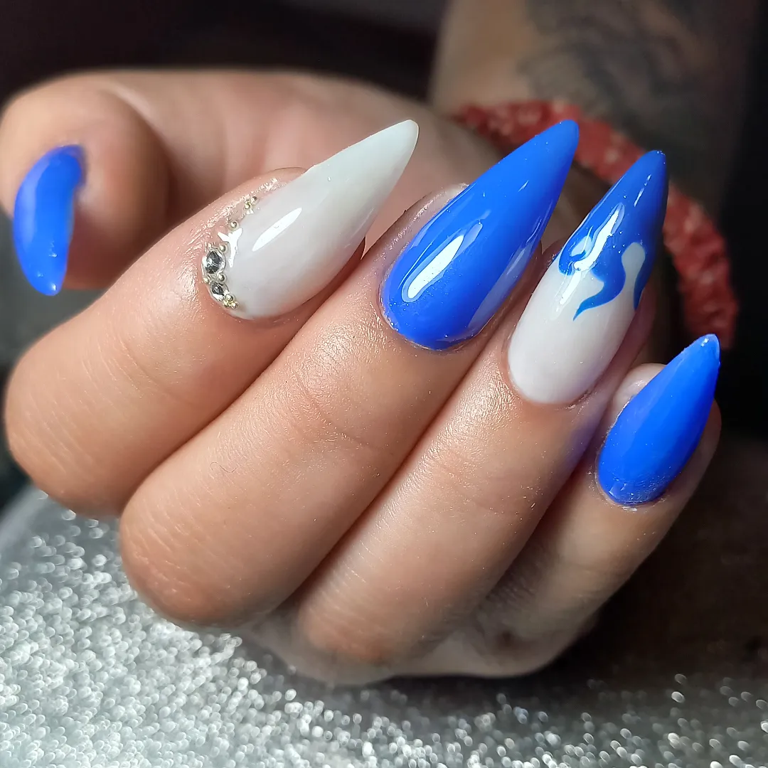 Trabajo de nail art realizado por Fer Cáceres en Ushuaia 3